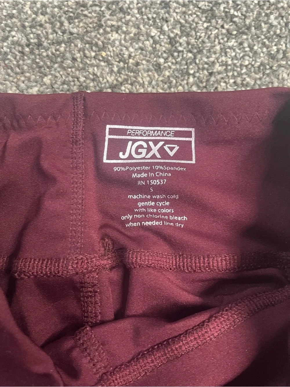 Nylon athletic leggings with pockets